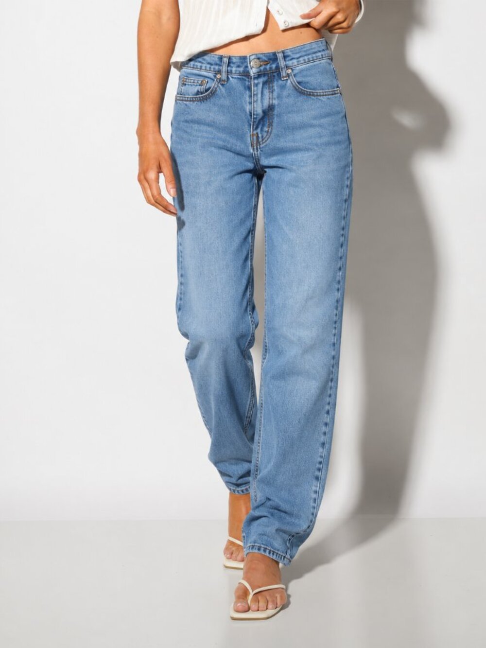 H&M Divided Light Wash Blue Denim Wide Leg Jeans Women's Size 2